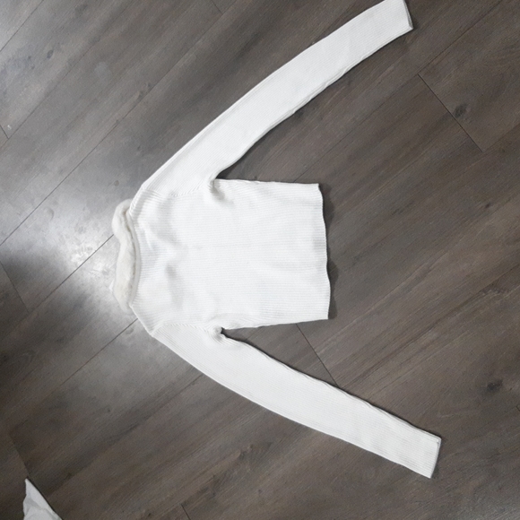 Hollister White Longsleeve Ribbed - Picture 3 of 3